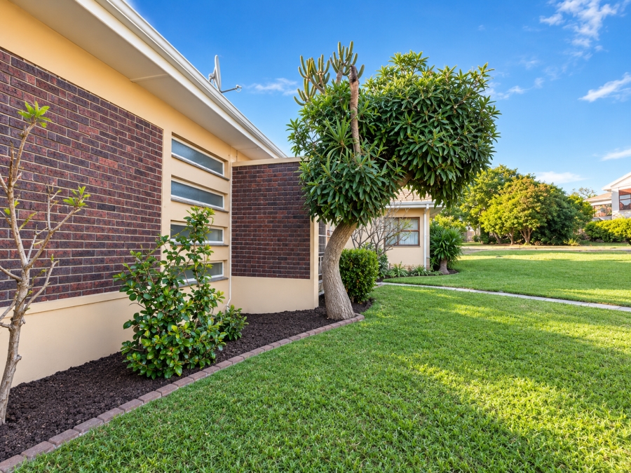 4 Bedroom Property for Sale in Oostersee Western Cape